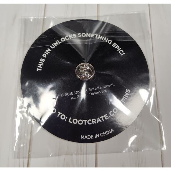 Assassin's Creed Game Gaming Pin for Cosplay, Hat, Lanyard, Jacket or Backpack - Picture 2 of 4